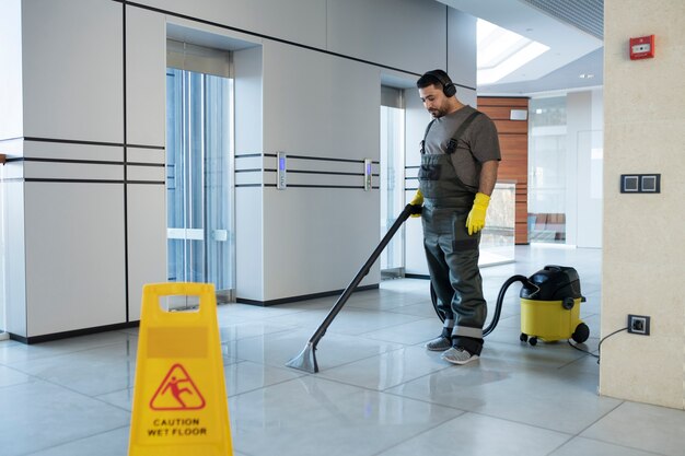 Maximizing Efficiency with Industrial Floor Sweepers in Large Facilities